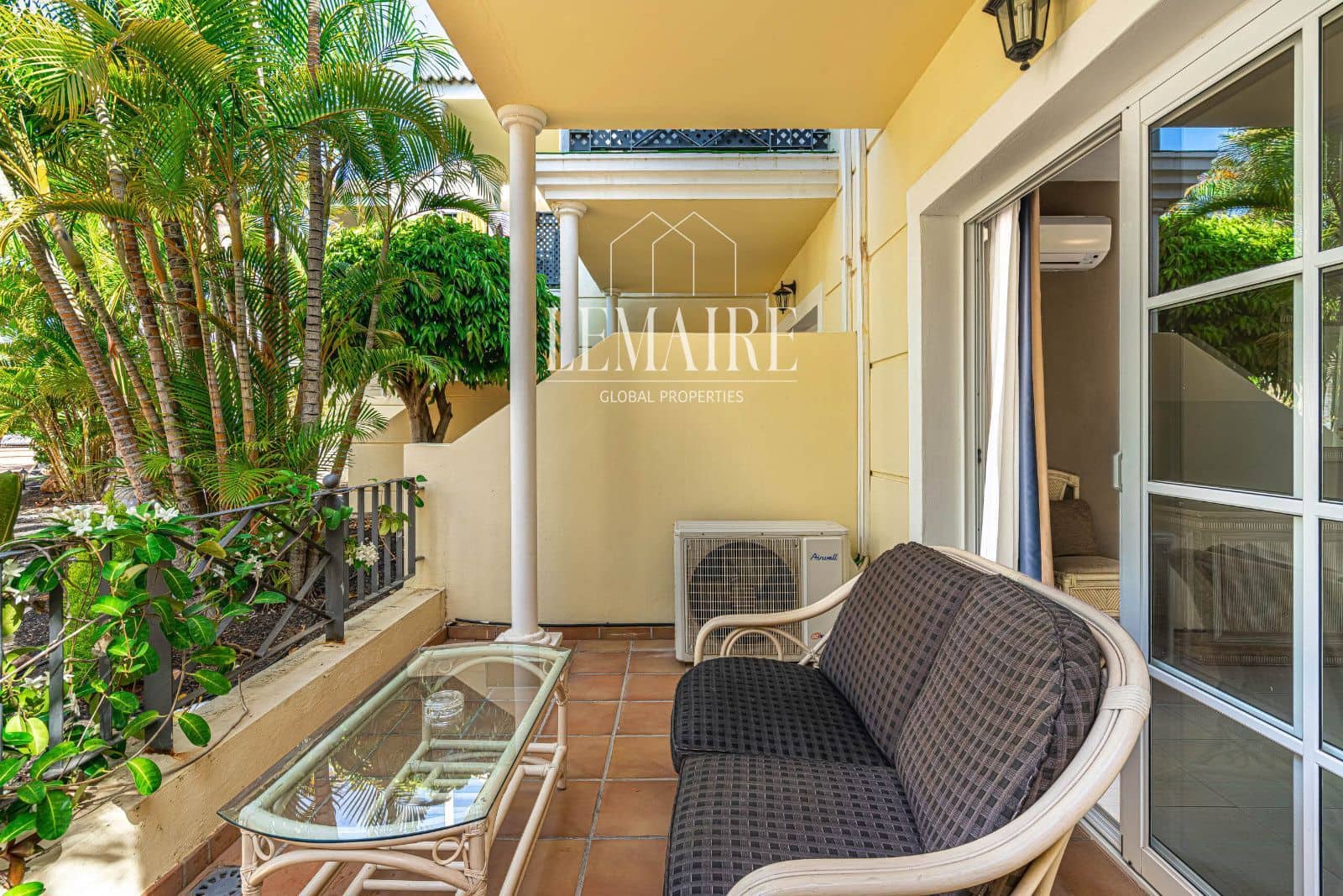 2 slaapkamer Flat te koop in Los Cristianos met zwembad - € 299.000 (Ref: 10103585)