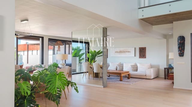 4 makuuhuone Huvila myytävänä paikassa Playa de Fañabé Alto, Adeje mukana uima-altaan 
autotalli - 2 625 000 € (Ref: 10103590)