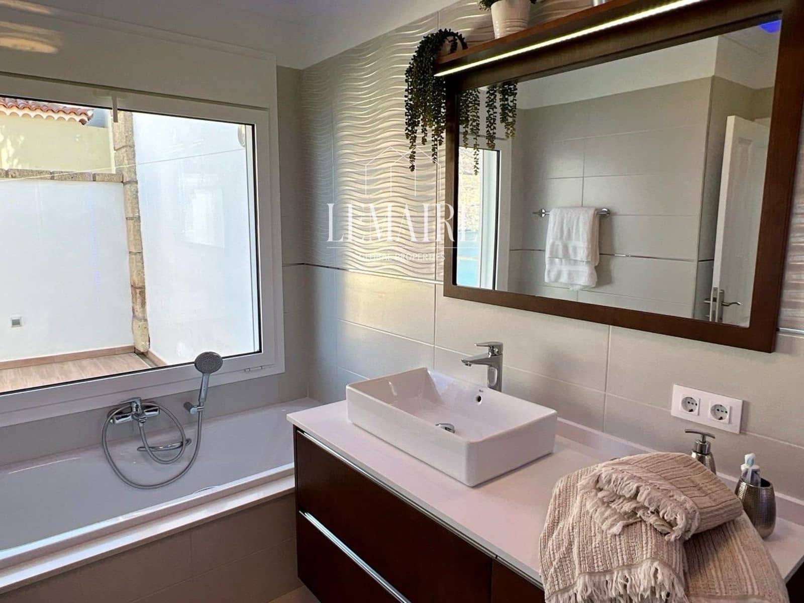 3 bedroom Villa for sale in Los Gigantes with pool garage - € 3,450,000 (Ref: 10103594)