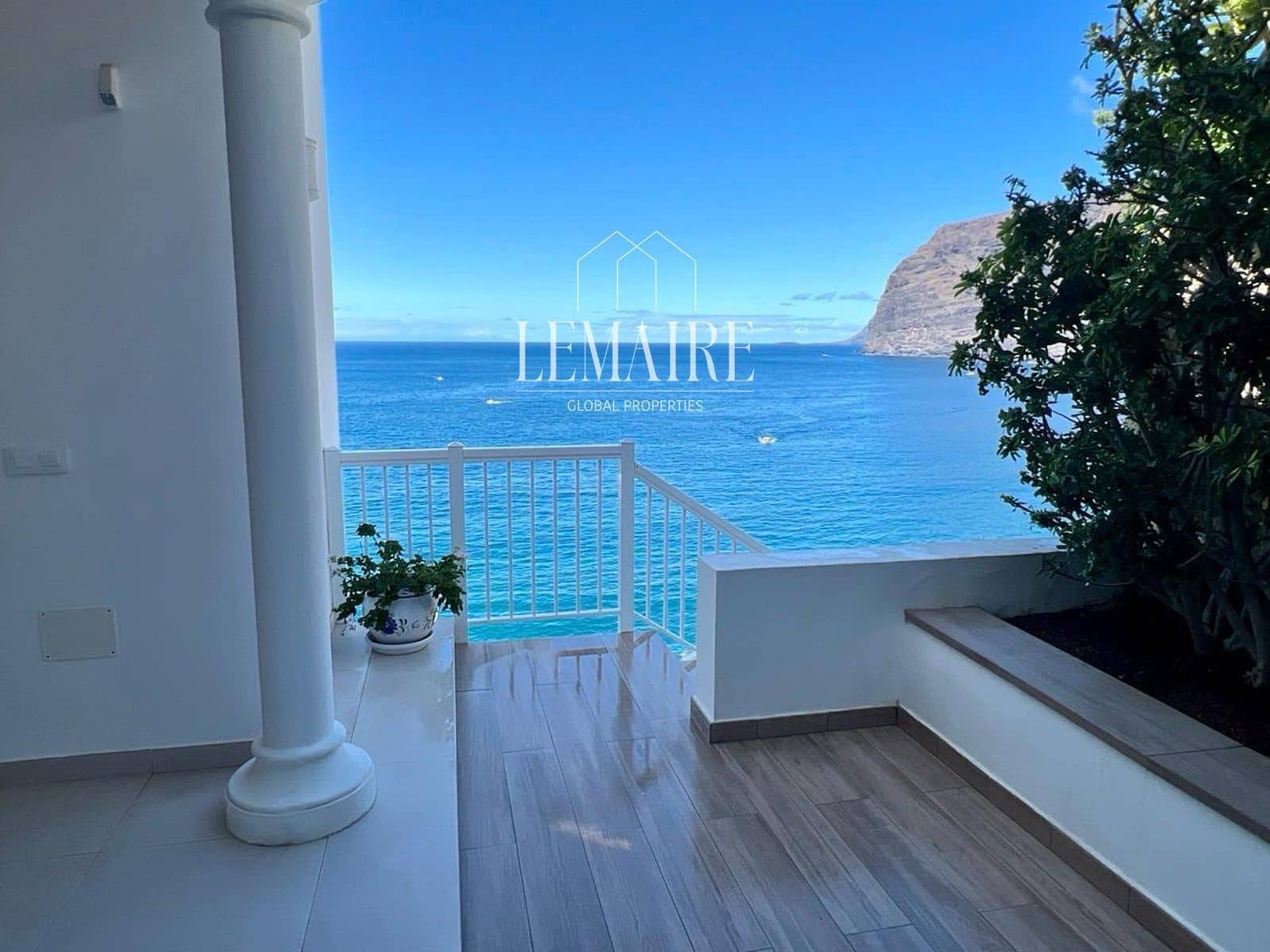 3 bedroom Villa for sale in Los Gigantes with pool garage - € 3,450,000 (Ref: 10103594)