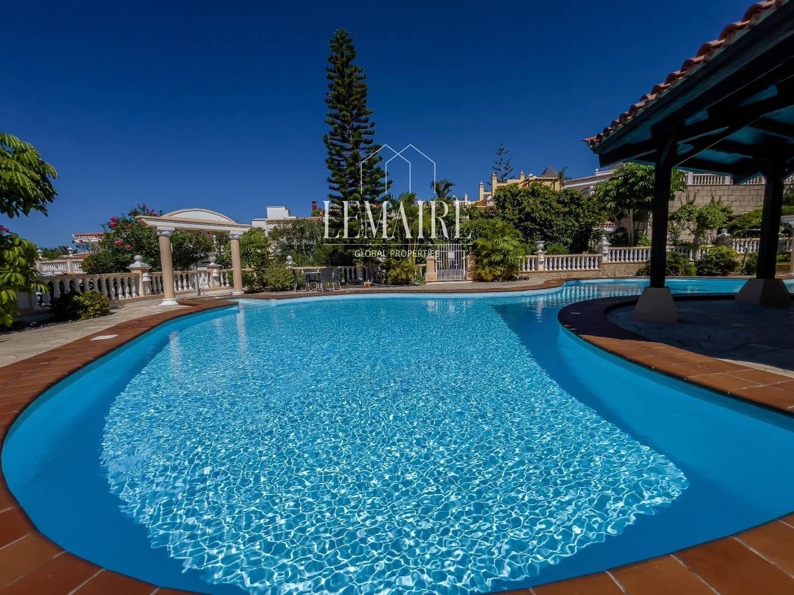 3 sovrum Villa till salu i Costa Adeje med pool garage - 3 050 000 € (Ref: 10103598)