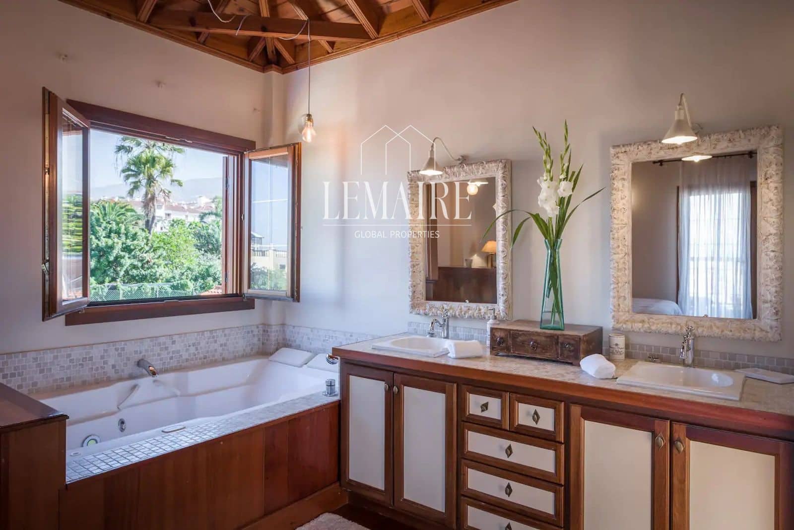 4 bedroom Villa for sale in Puerto de la Cruz with pool - € 2,000,000 (Ref: 10103605)
