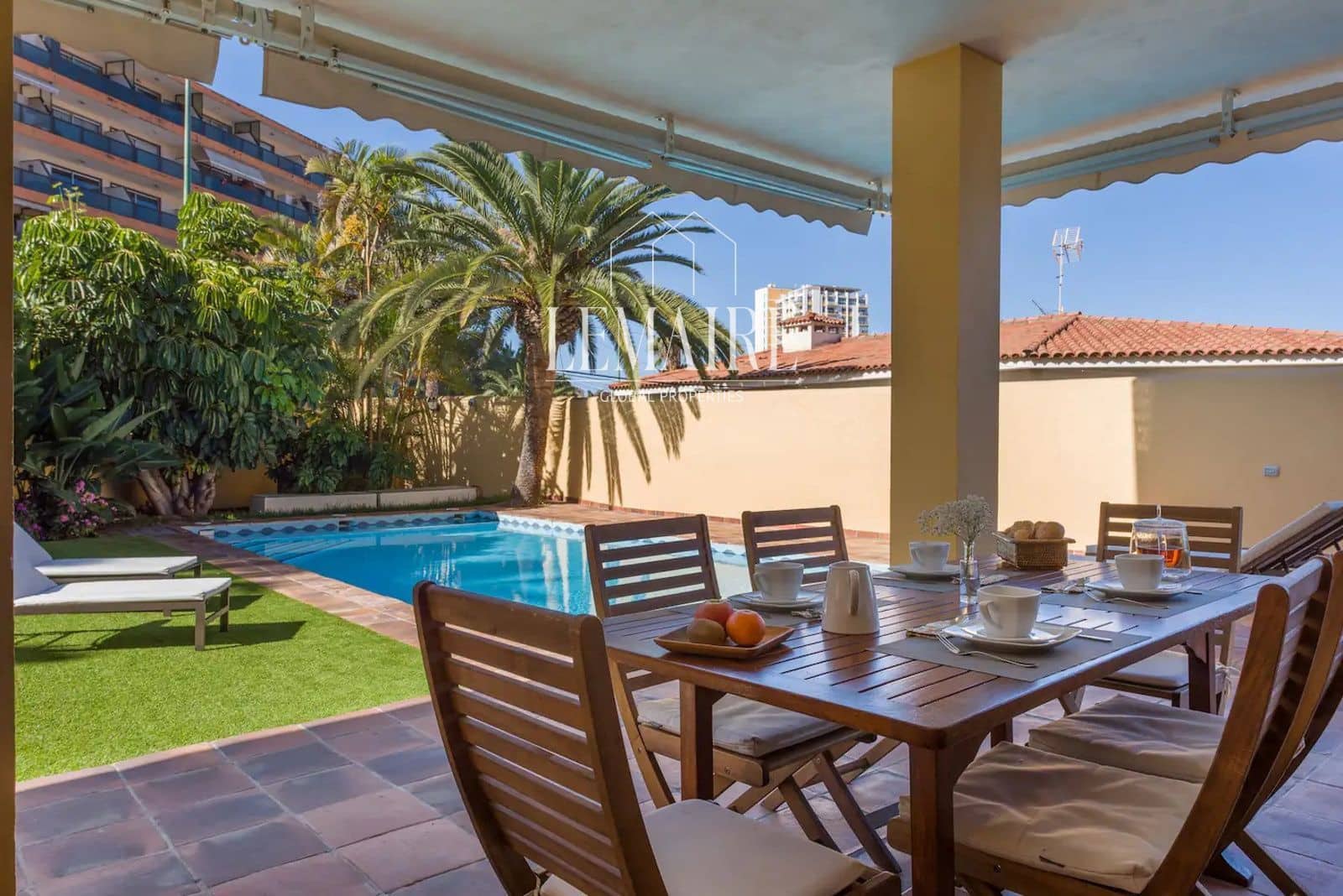 4 bedroom Villa for sale in Puerto de la Cruz with pool - € 2,000,000 (Ref: 10103605)