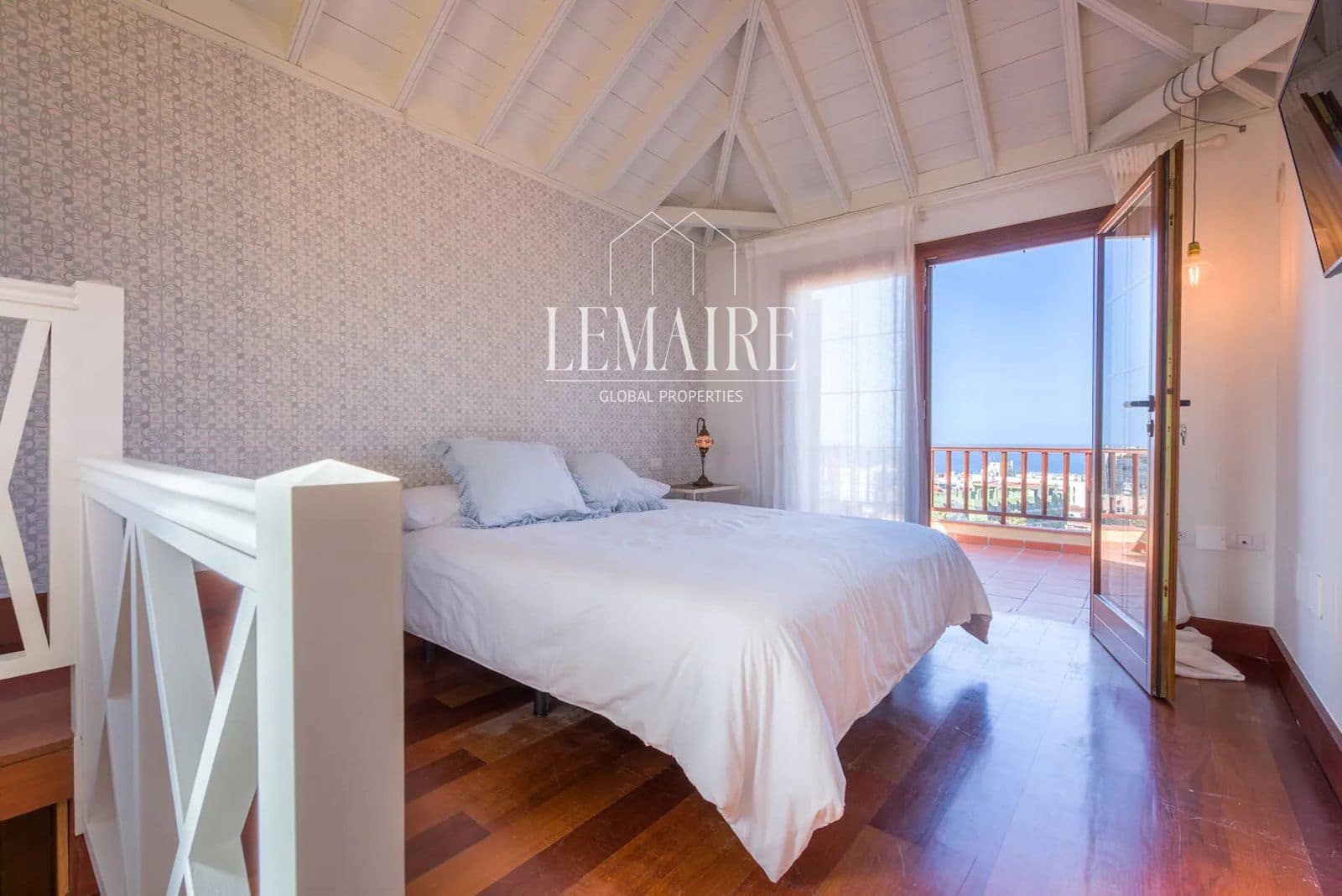 4 bedroom Villa for sale in Puerto de la Cruz with pool - € 2,000,000 (Ref: 10103605)