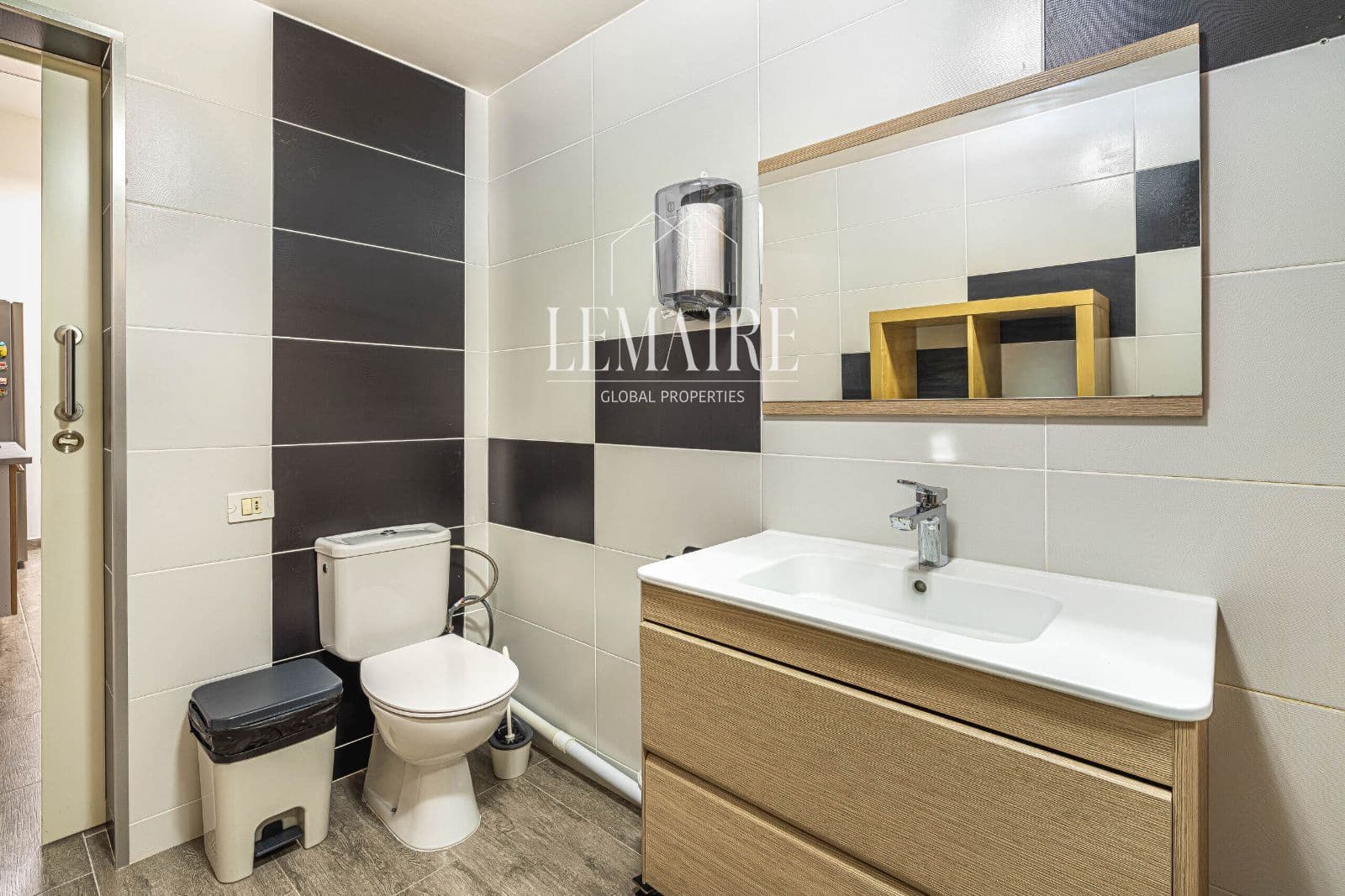 Gewerbe zu verkaufen in Los Cristianos - 190.000 € (Ref: 10103607)