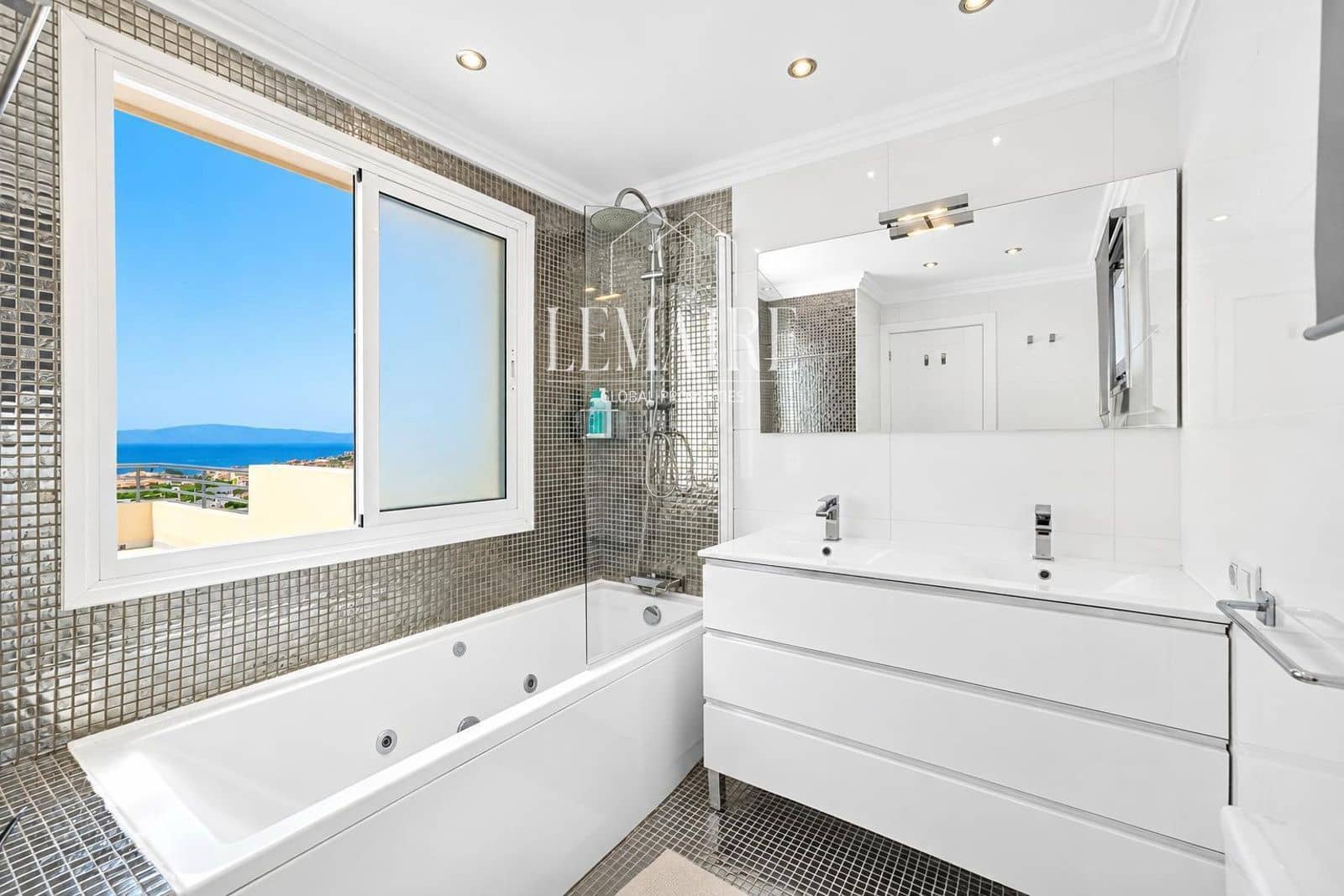 3 Zimmer Villa zu verkaufen in Costa Adeje mit Pool Garage - 1.050.000 € (Ref: 10103612)