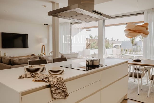 3 makuuhuone Asunto myytävänä paikassa Playa San Juan, Guía de Isora mukana uima-altaan 
autotalli - 1 550 000 € (Ref: 10103613)