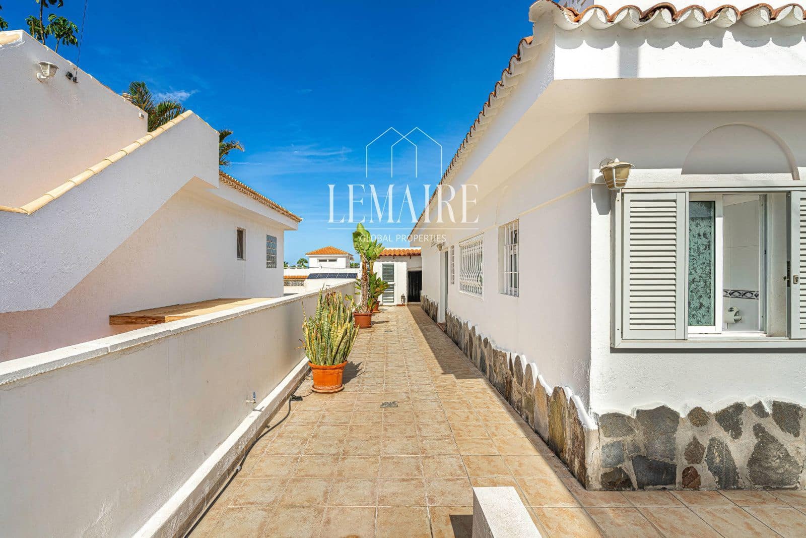 3 bedroom Villa for sale in Palm-Mar with pool - € 680,000 (Ref: 10163560)
