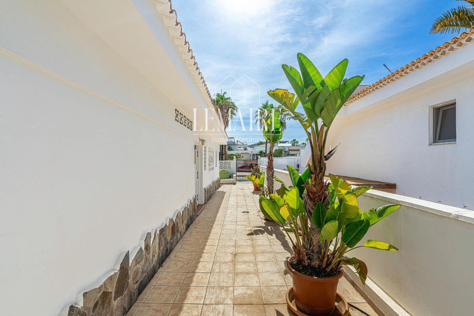 3 bedroom Villa for sale in Palm-Mar with pool - € 680,000 (Ref: 10163560)
