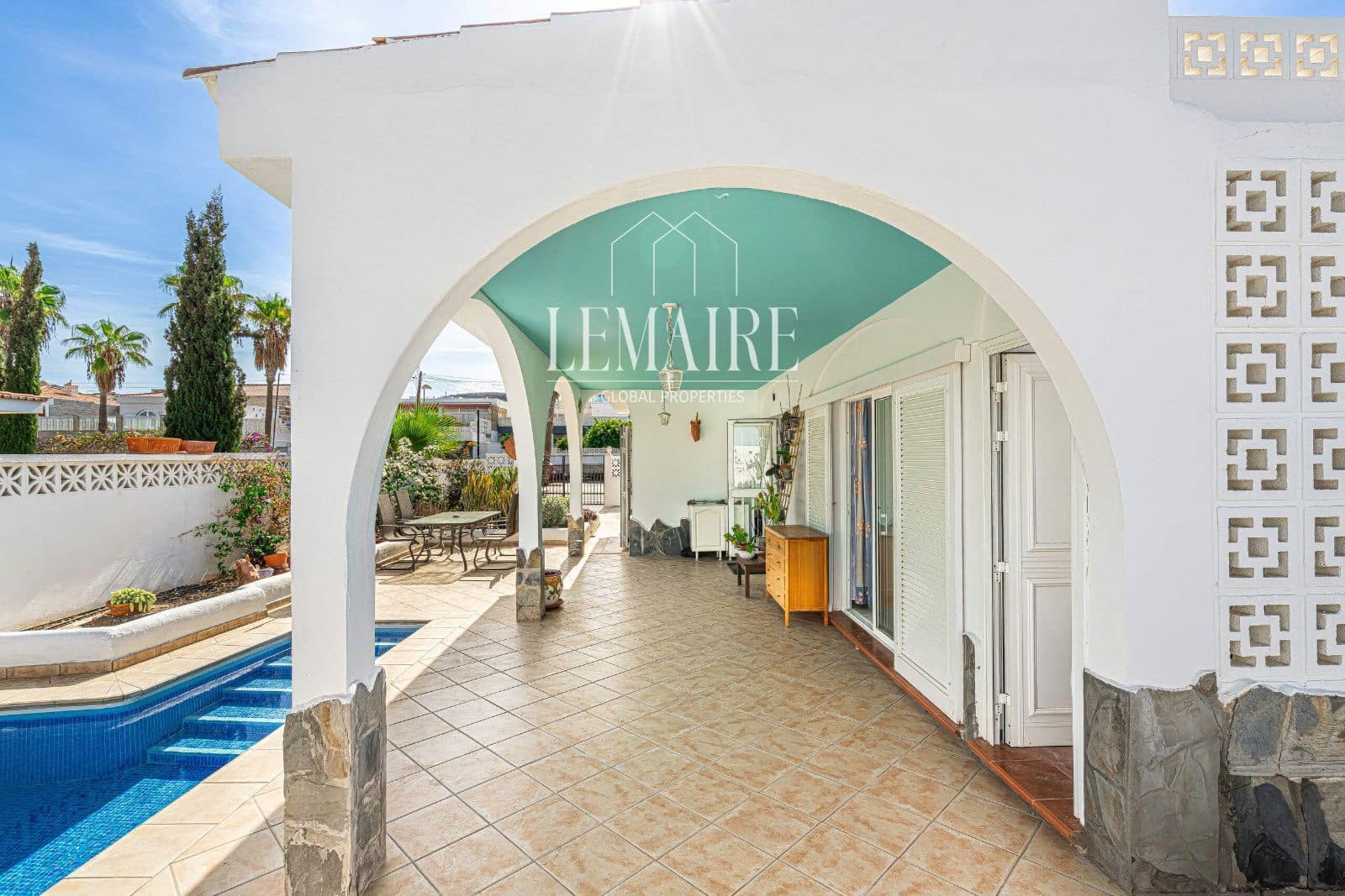3 bedroom Villa for sale in Palm-Mar with pool - € 680,000 (Ref: 10163560)