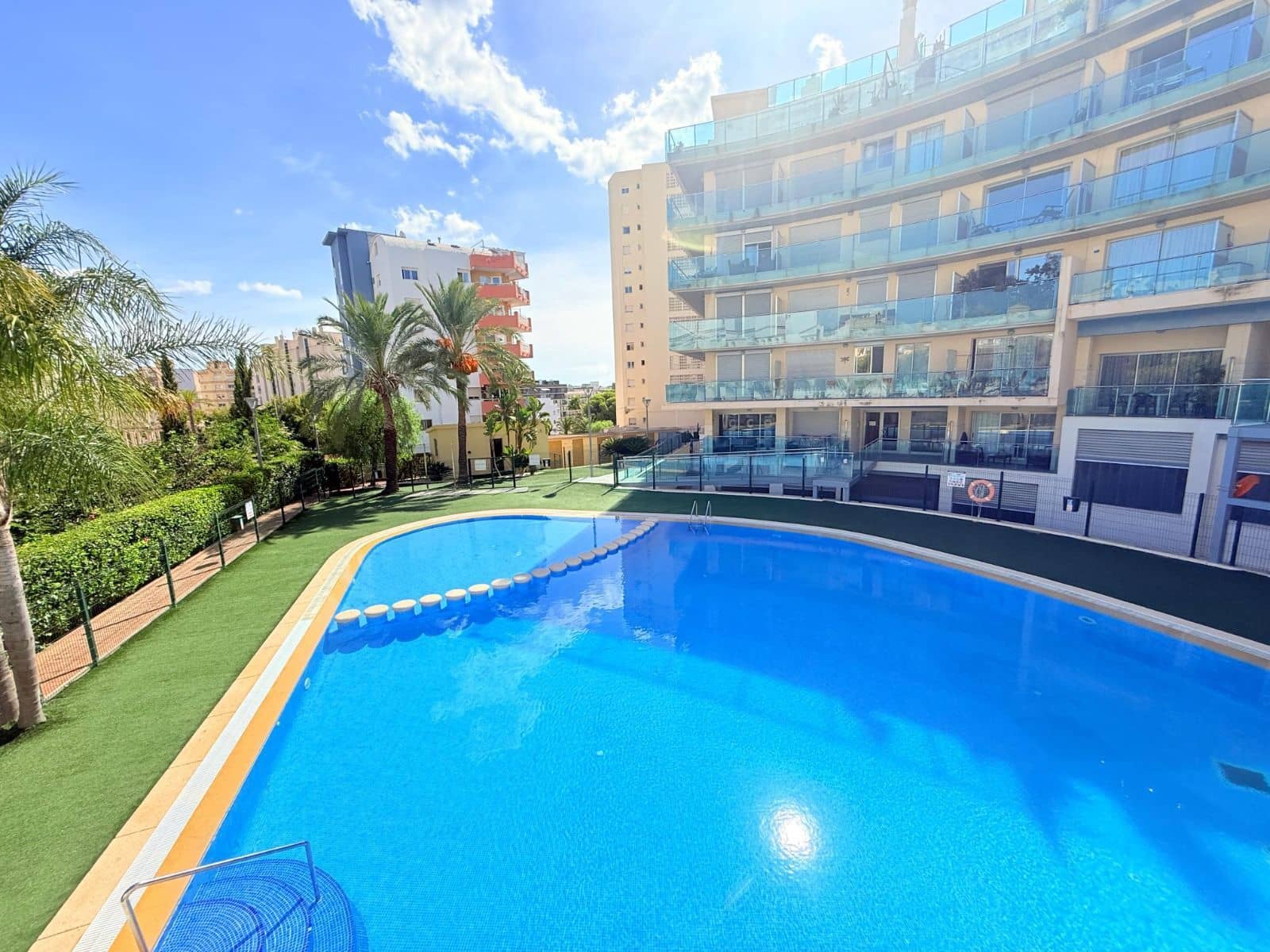 Apartamento de 2 habitaciones en Calpe / Calp en venta con piscina garaje - 279.900 € (Ref: 10049931)