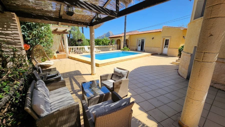 4 bedroom Villa for sale in Calpe / Calp with pool garage - € 750,000 (Ref: 10145751)