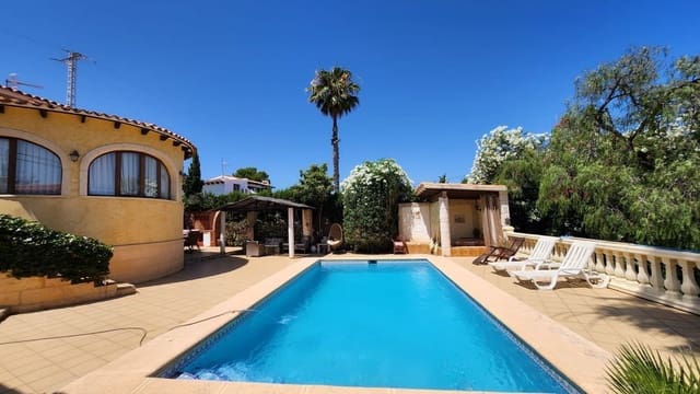 Chalet de 4 habitaciones en Calpe / Calp en venta con piscina garaje - 750.000 € (Ref: 10145751)