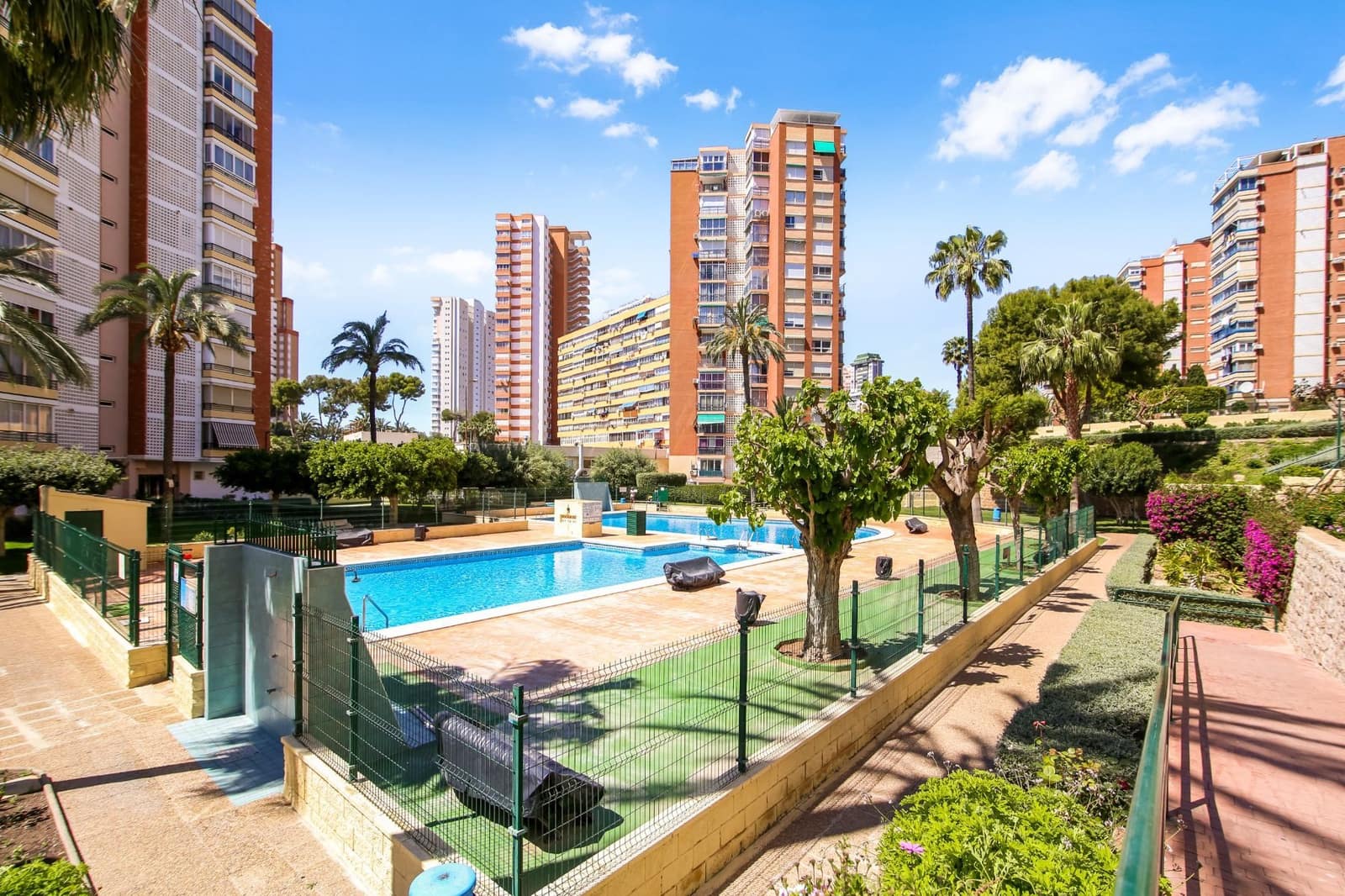 4 bedroom Apartment for sale in Benidorm with pool garage - € 420,000 (Ref: 9807662)