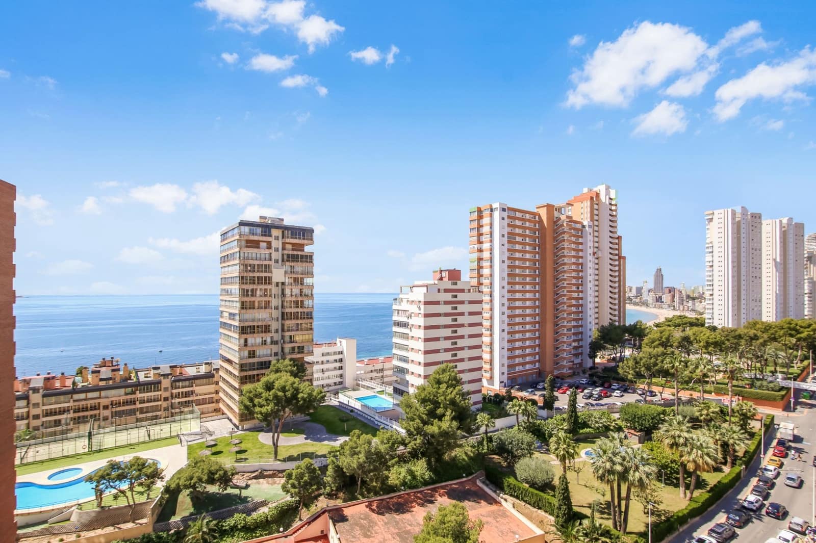 4 bedroom Apartment for sale in Benidorm with pool garage - € 420,000 (Ref: 9807662)