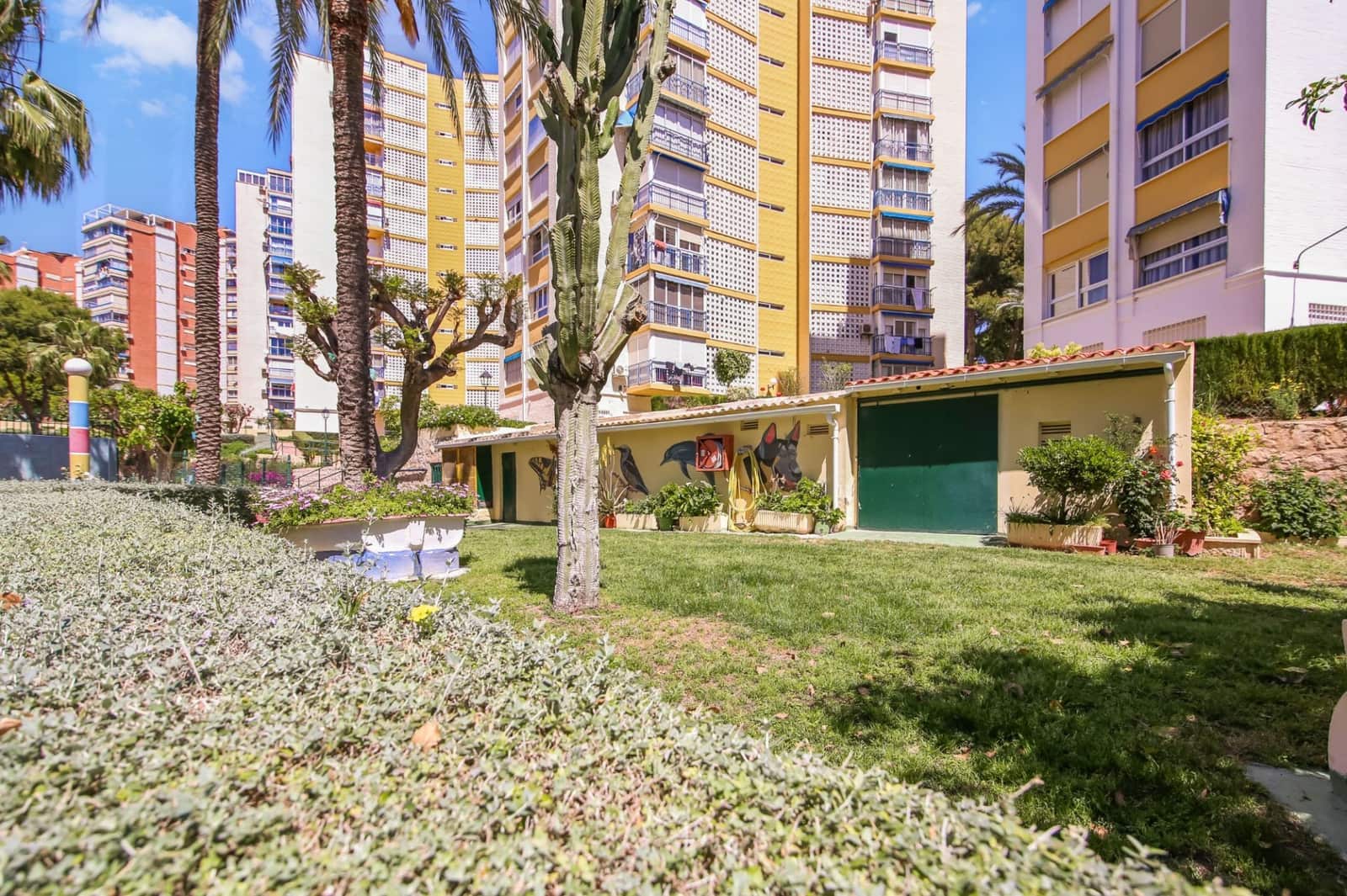 4 bedroom Apartment for sale in Benidorm with pool garage - € 420,000 (Ref: 9807662)
