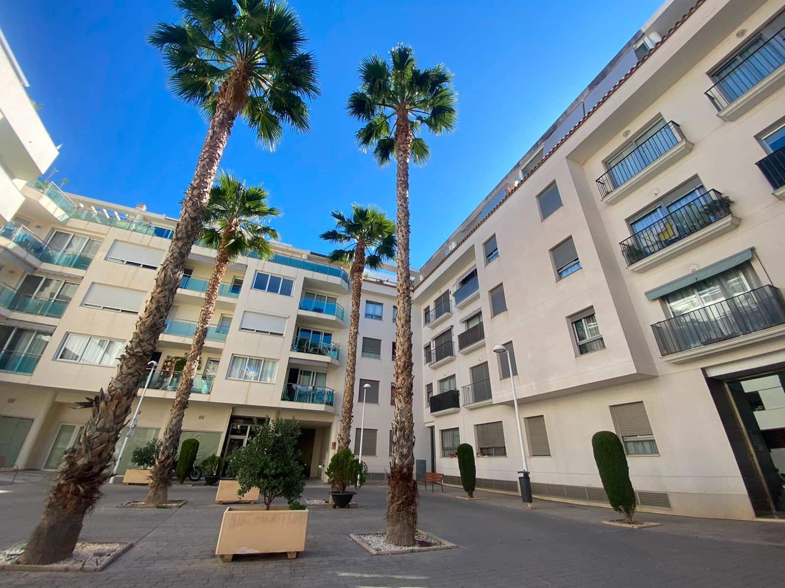 2 bedroom Apartment for sale in Calpe / Calp with garage - € 250,000 (Ref: 9895764)