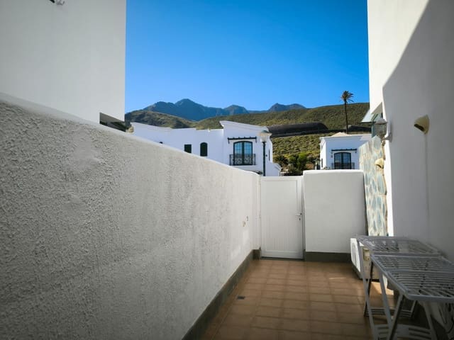 3 quarto Moradia Geminada para venda em Agaete com garagem - 370 000 € (Ref: 9840815)