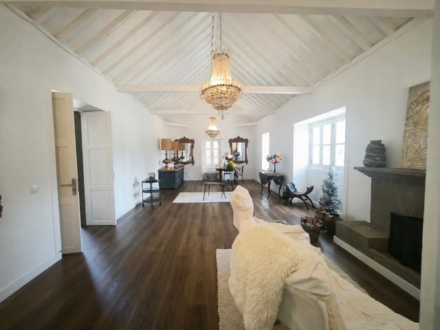Chalet de 3 habitaciones en Las Palmas de Gran Canaria en alquiler - 3.000 € (Ref: 9840854)
