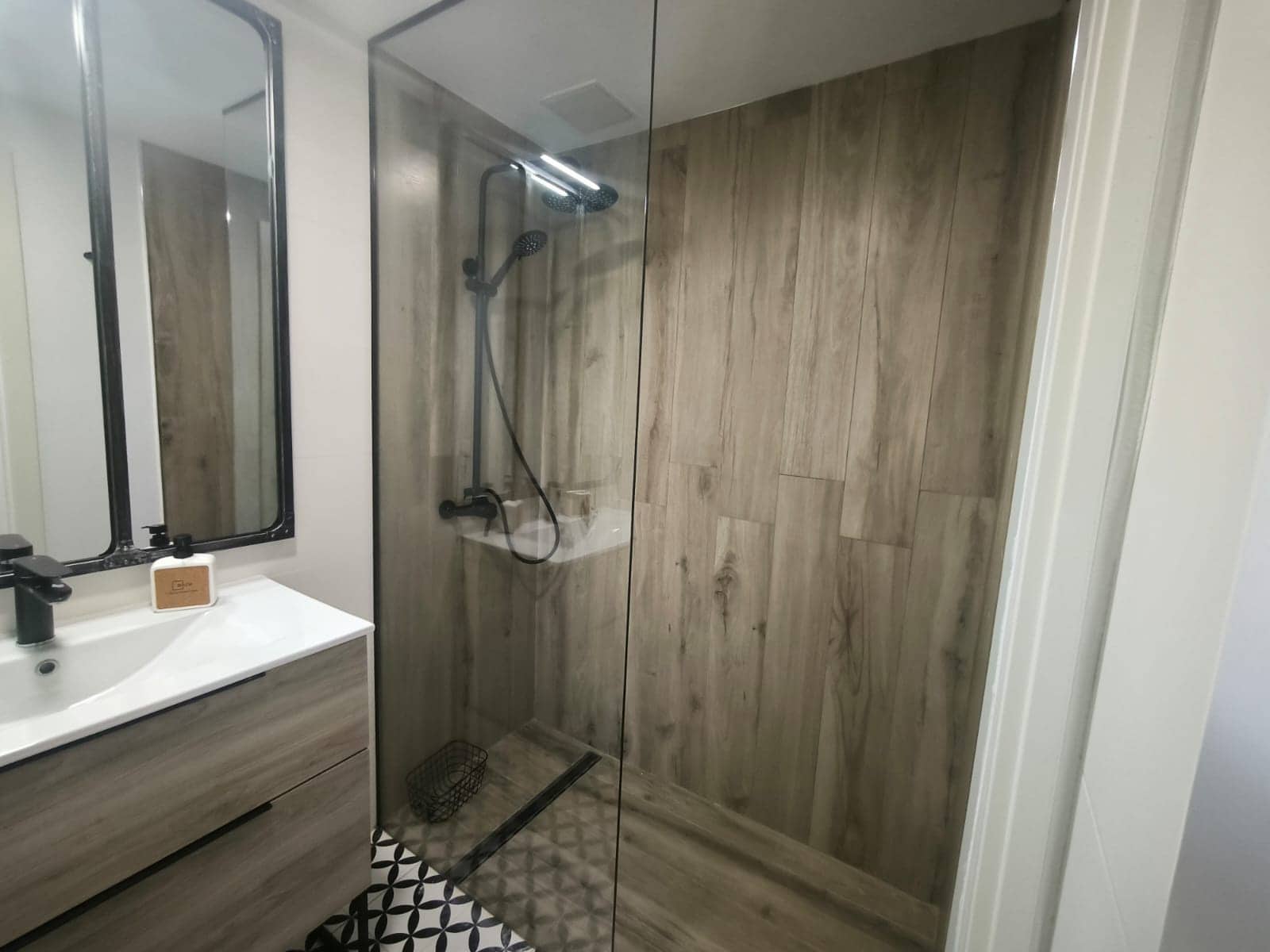Chalet de 3 habitaciones en Las Palmas de Gran Canaria en alquiler - 3.000 € (Ref: 9840854)