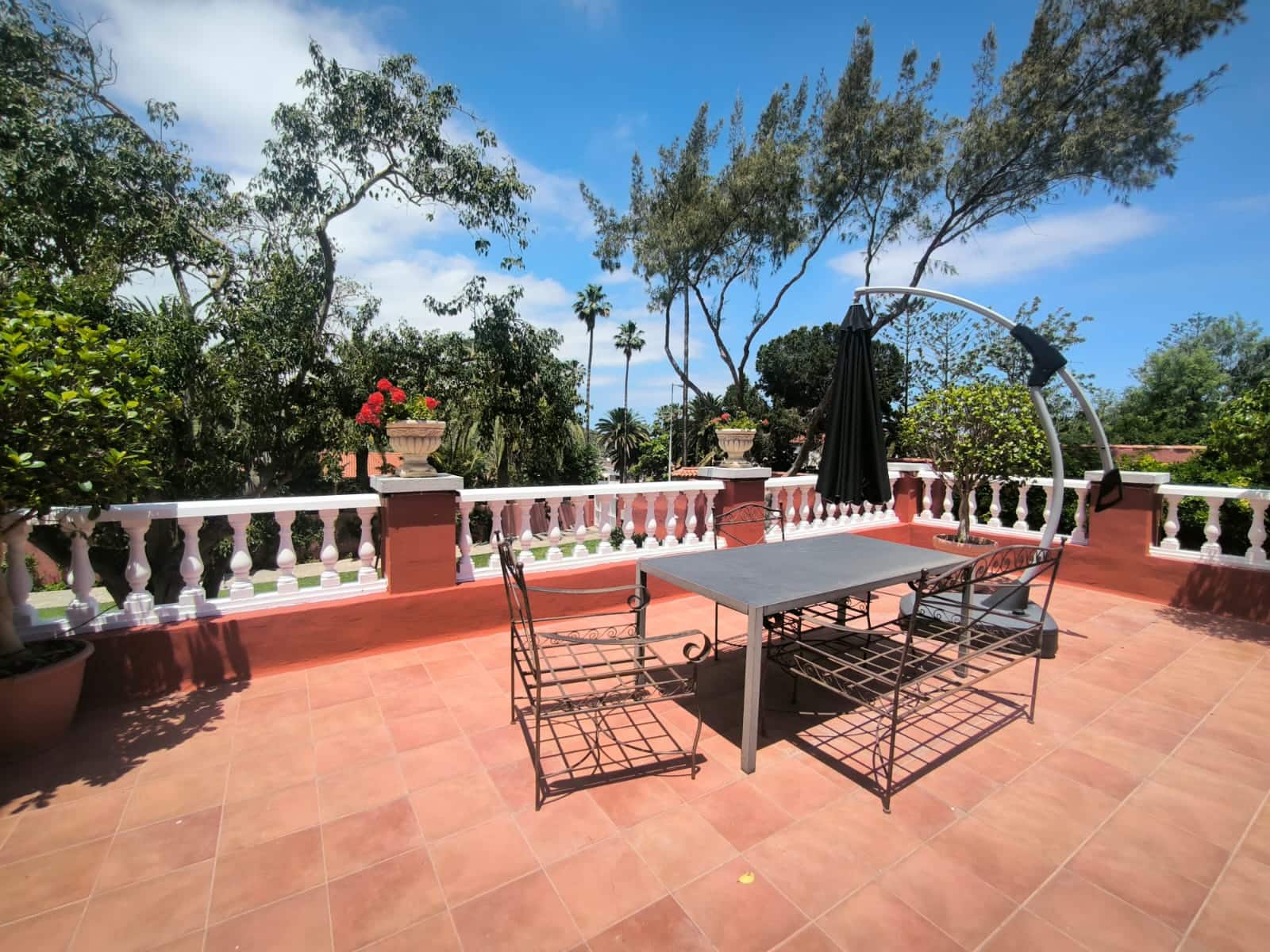 Chalet de 3 habitaciones en Las Palmas de Gran Canaria en alquiler - 3.000 € (Ref: 9840854)