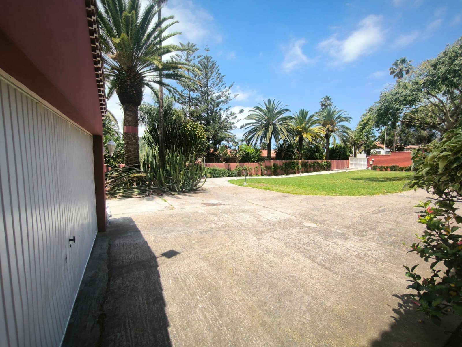 Chalet de 3 habitaciones en Las Palmas de Gran Canaria en alquiler - 3.000 € (Ref: 9840854)