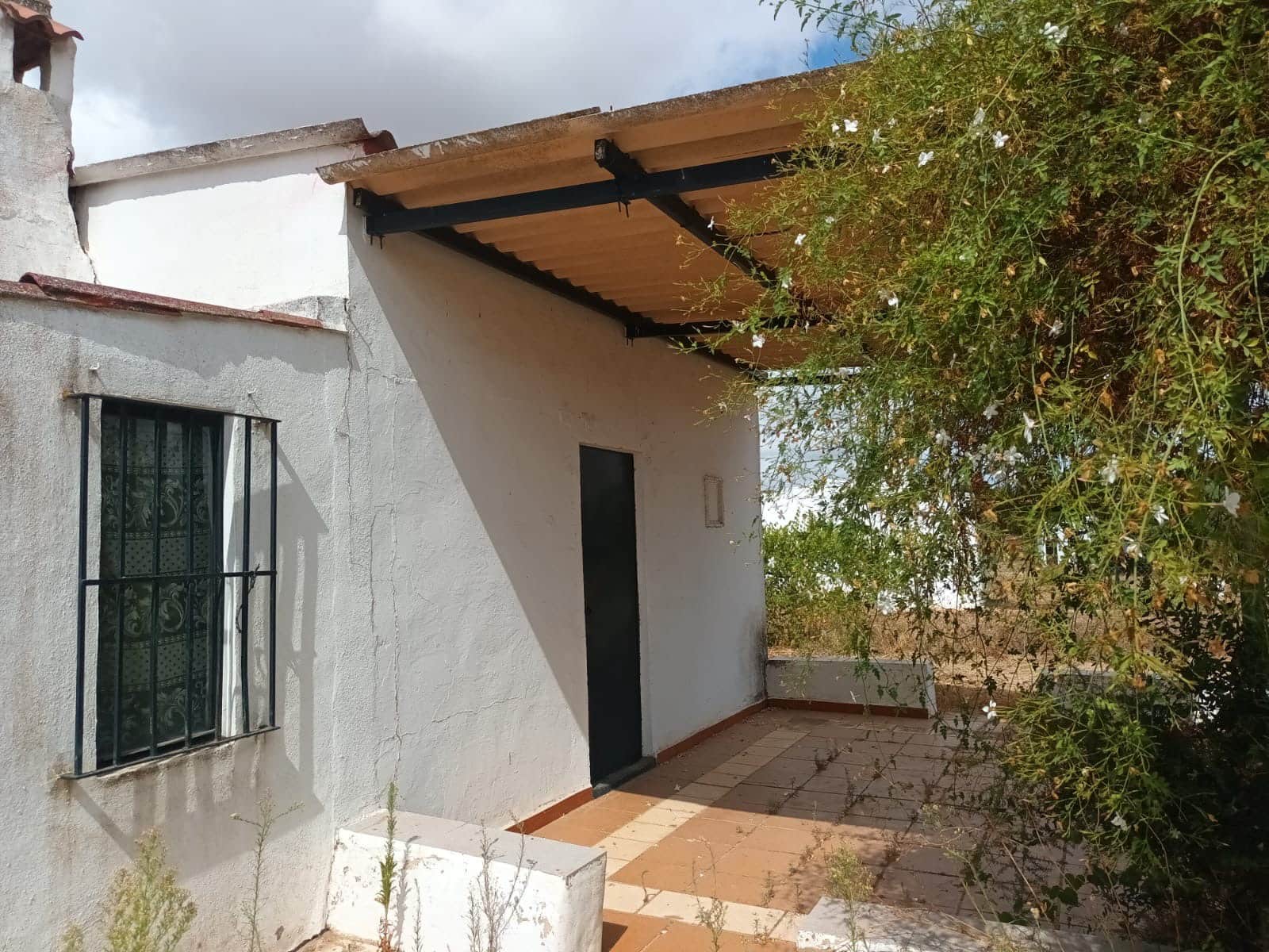 2 bedroom Finca/Country House for sale in Hinojos with garage - € 47,000 (Ref: 10048253)