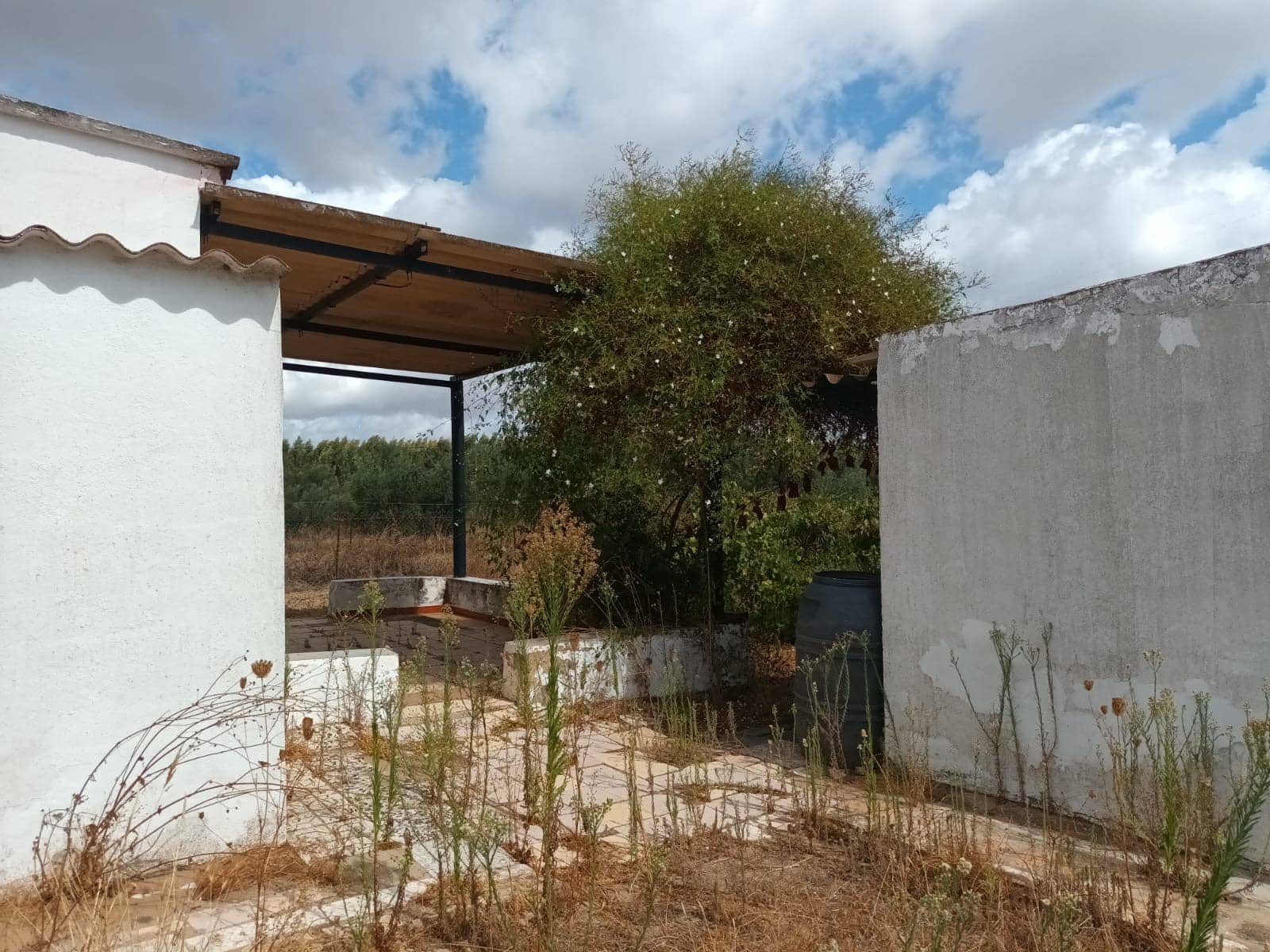 2 bedroom Finca/Country House for sale in Hinojos with garage - € 47,000 (Ref: 10048253)