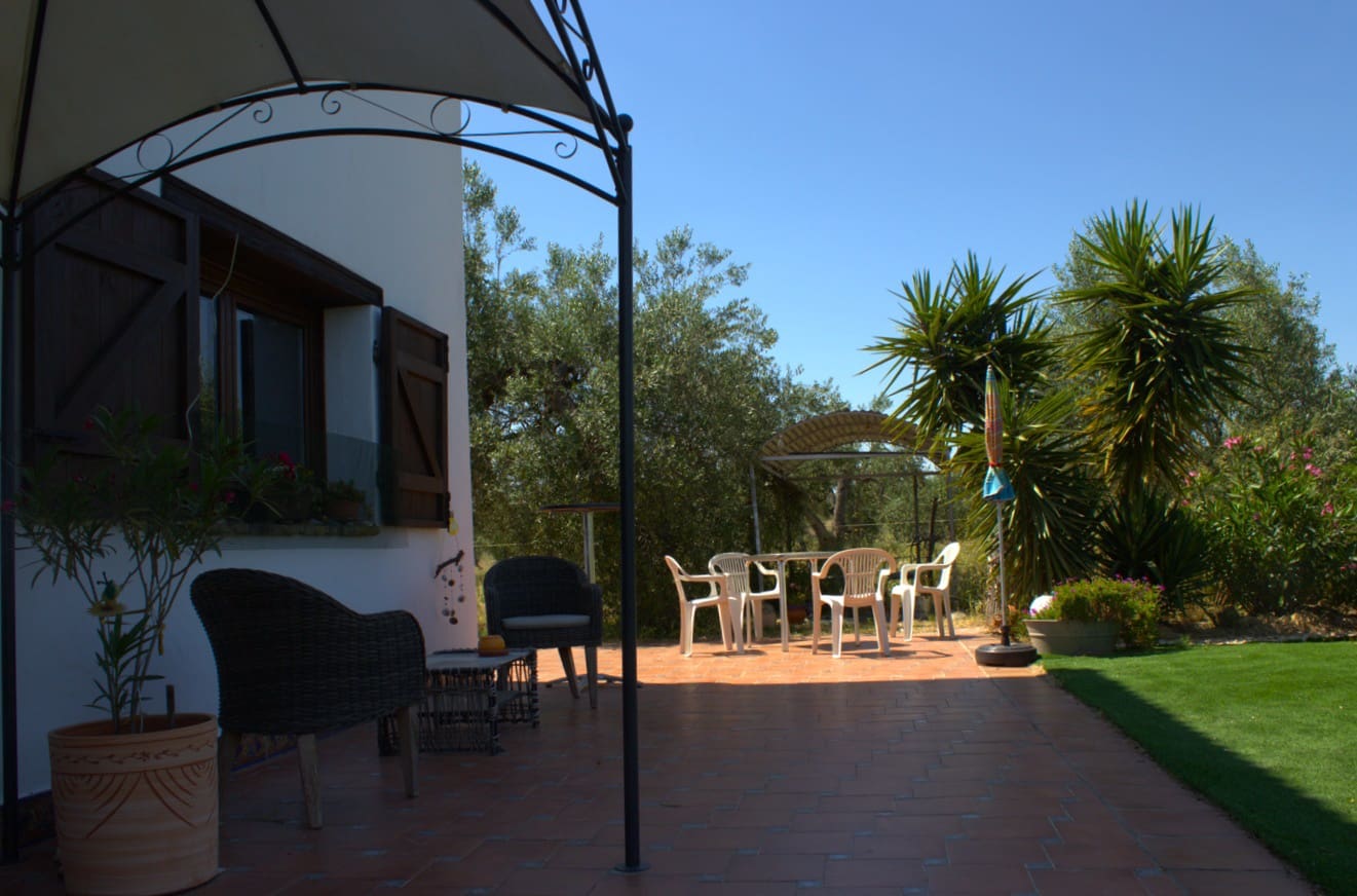 Pensión/Hostal de 4 habitaciones en Almonte en venta con piscina garaje - 398.000 € (Ref: 9829585)