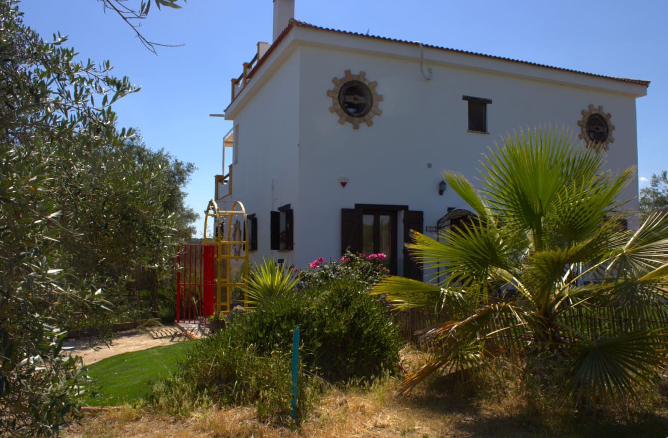 Pensión/Hostal de 4 habitaciones en Almonte en venta con piscina garaje - 398.000 € (Ref: 9829585)