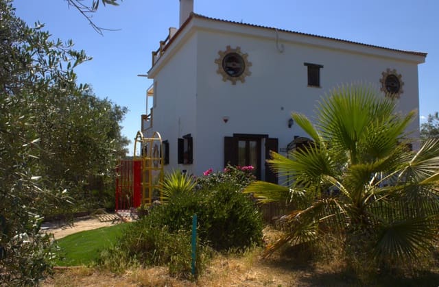 Pensión/Hostal de 4 habitaciones en Almonte en venta con piscina garaje - 398.000 € (Ref: 9829585)