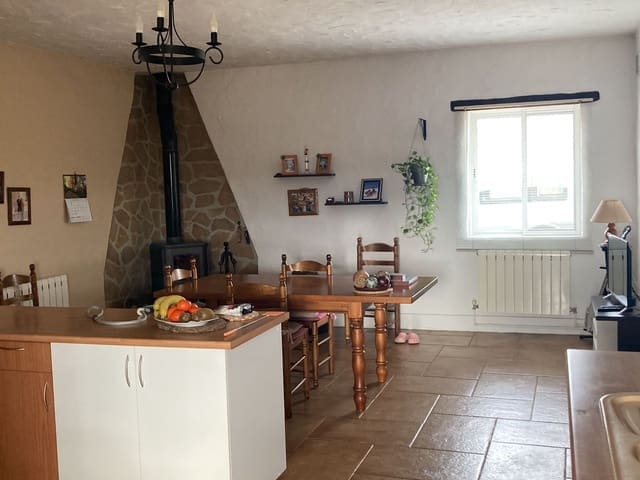 3 makuuhuone Maalaistalo myytävänä paikassa Jalance mukana uima-altaan 
autotalli - 160 000 € (Ref: 9793579)