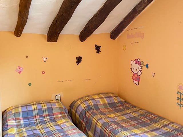 4 bedroom Finca/Country House for sale in Cofrentes with garage - € 114,000 (Ref: 9793580)