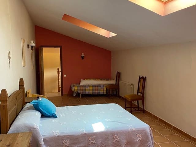 4 bedroom Finca/Country House for sale in Cofrentes with garage - € 114,000 (Ref: 9793580)