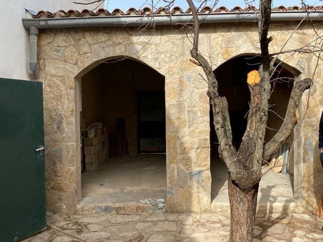 4 bedroom Finca/Country House for sale in Cofrentes with garage - € 114,000 (Ref: 9793580)