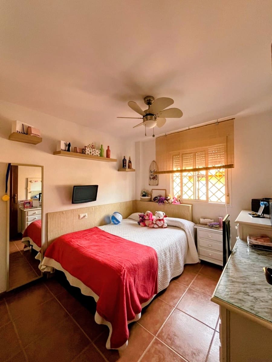 3 slaapkamer Rijtjeshuis te koop in Rincon de la Victoria met zwembad garage - € 485.000 (Ref: 9800327)