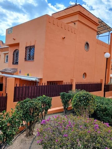 3 slaapkamer Rijtjeshuis te koop in Rincón de la Victoria met zwembad garage - € 485.000 (Ref: 9800327)