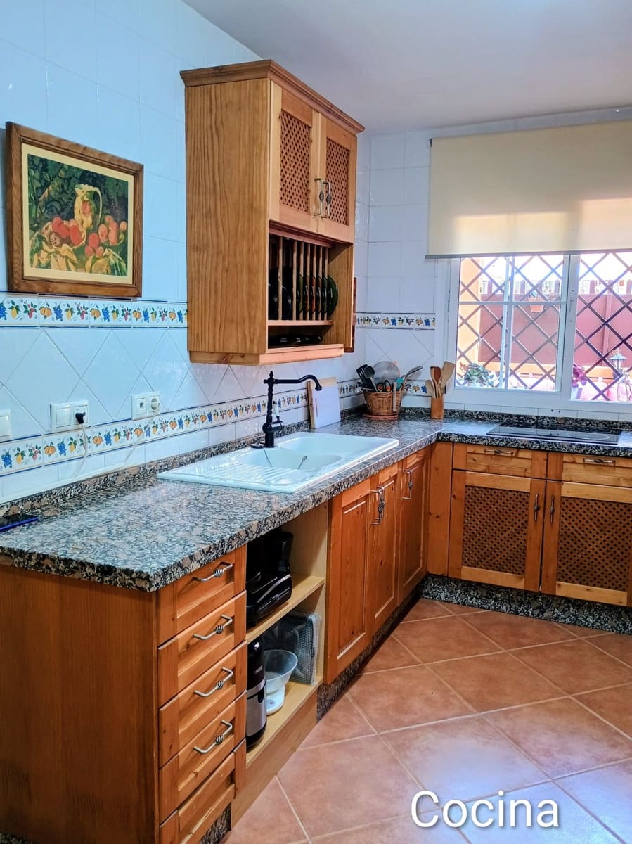 3 slaapkamer Rijtjeshuis te koop in Rincon de la Victoria met zwembad garage - € 485.000 (Ref: 9800327)