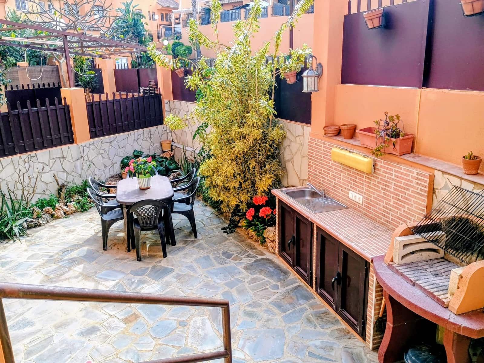 3 slaapkamer Rijtjeshuis te koop in Rincon de la Victoria met zwembad garage - € 485.000 (Ref: 9800327)