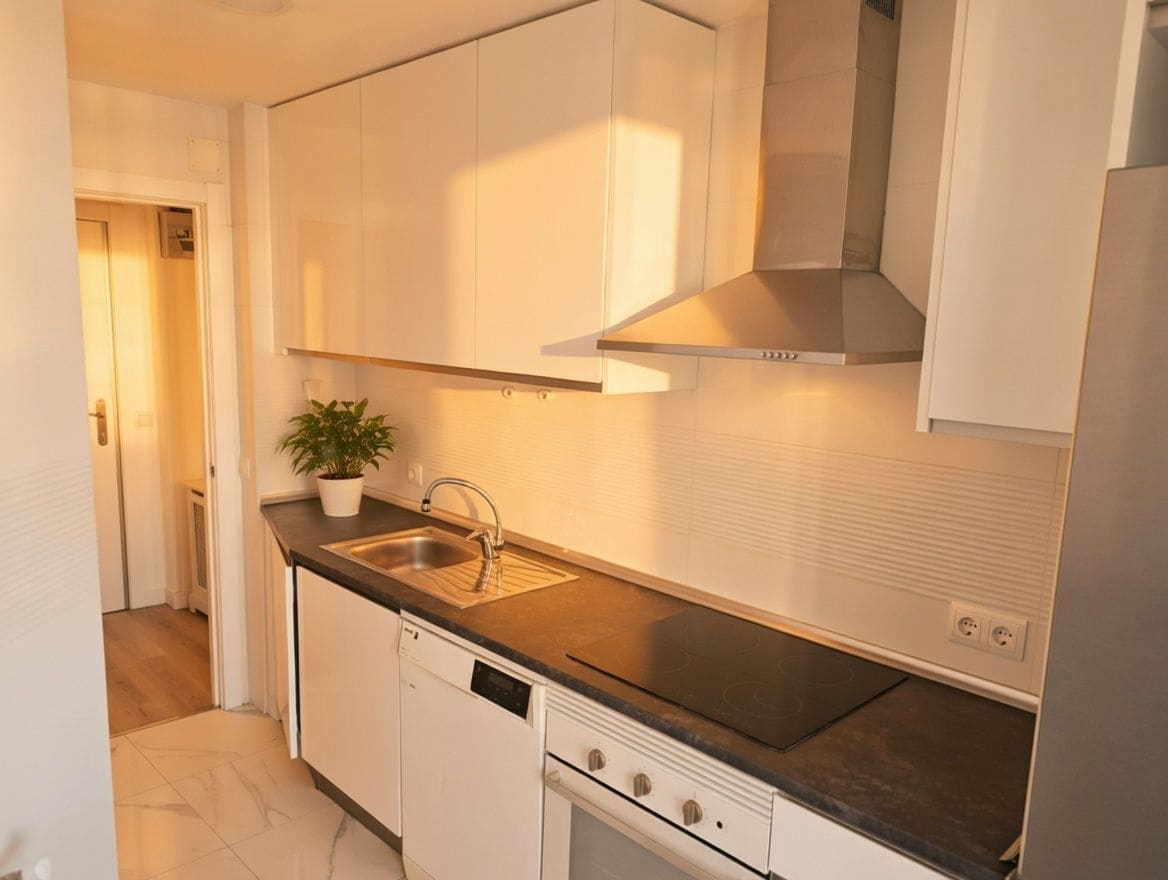 Piso de 2 habitaciones en Madrid ciudad en alquiler - 2.000 € (Ref: 9802888)