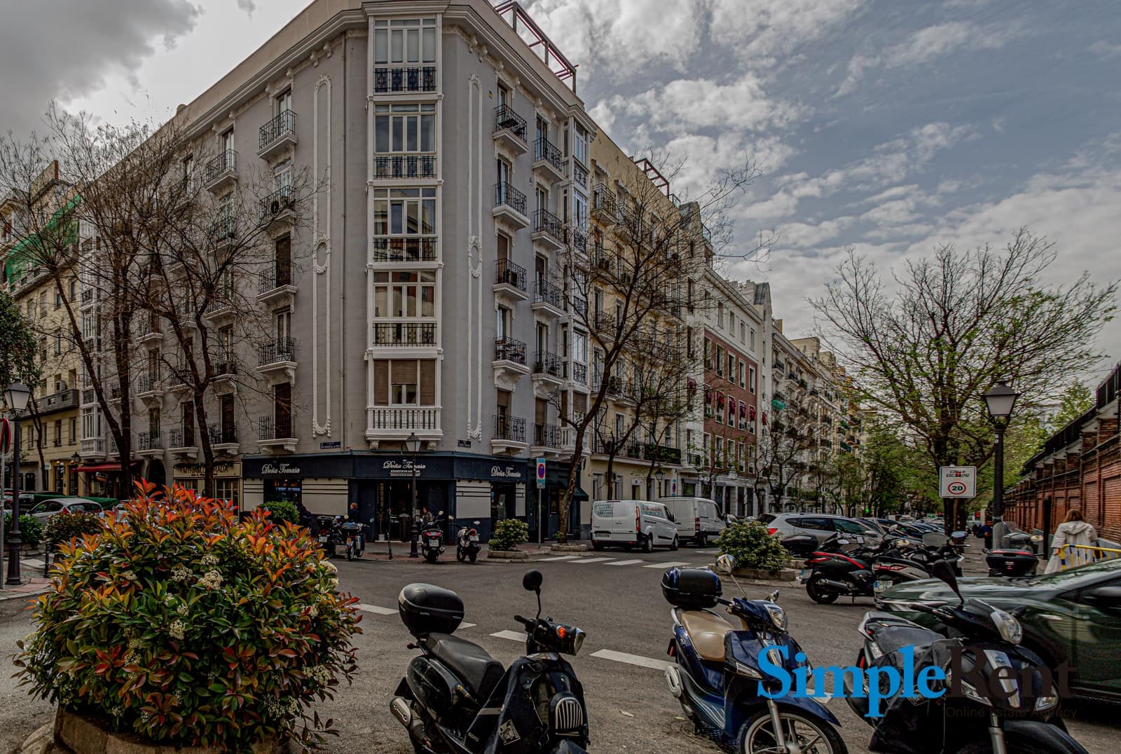 Piso de 2 habitaciones en Madrid ciudad en alquiler - 2.500 € (Ref: 9802920)
