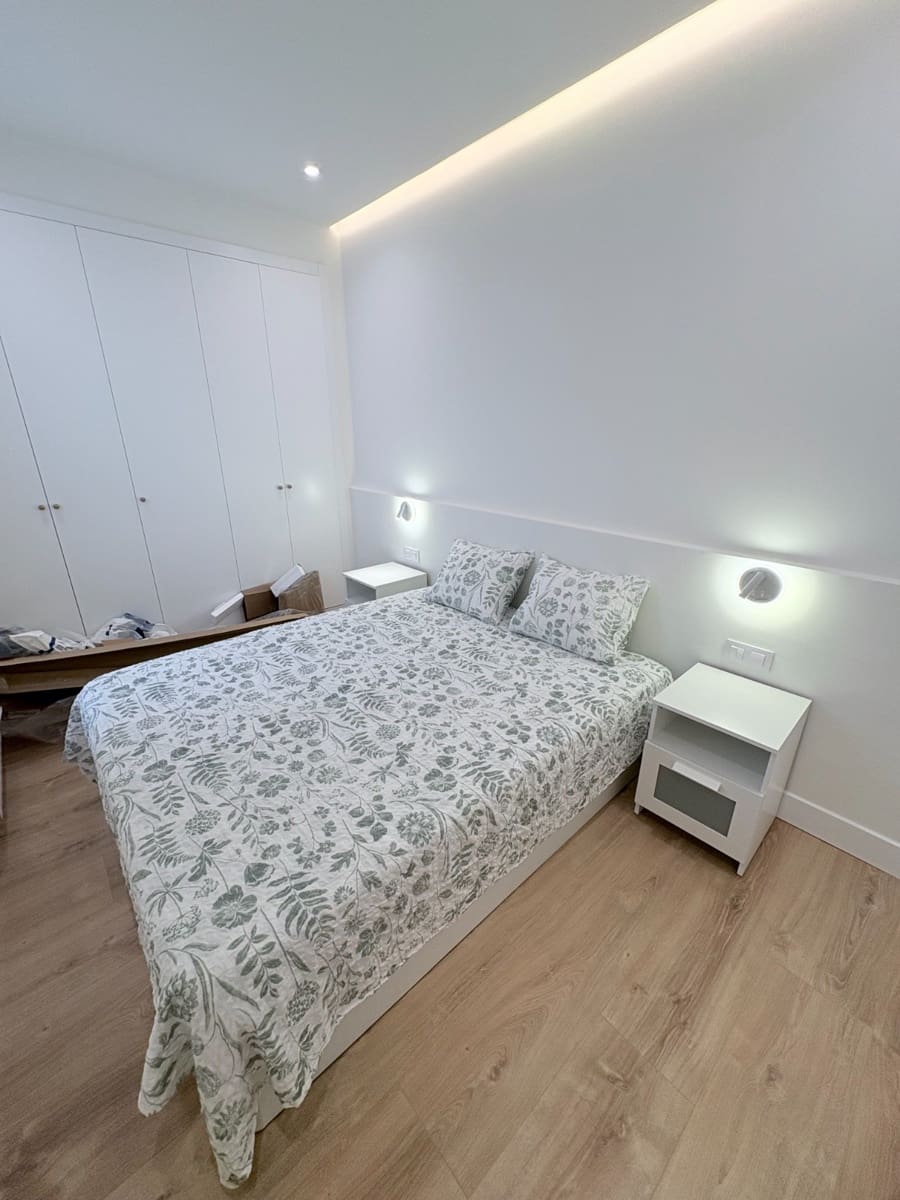 Piso de 2 habitaciones en Madrid ciudad en alquiler - 2.700 € (Ref: 9802920)