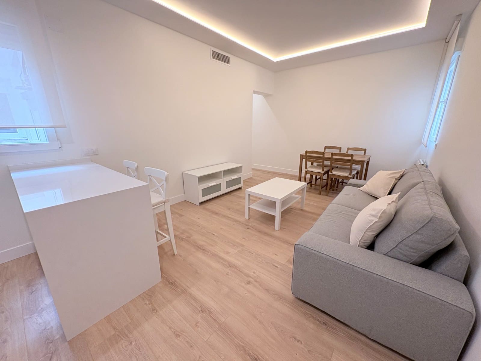 Piso de 2 habitaciones en Madrid ciudad en alquiler - 2.700 € (Ref: 9802920)