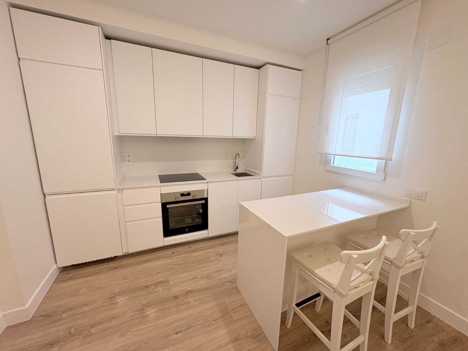 Piso de 2 habitaciones en Madrid ciudad en alquiler - 2.700 € (Ref: 9802920)