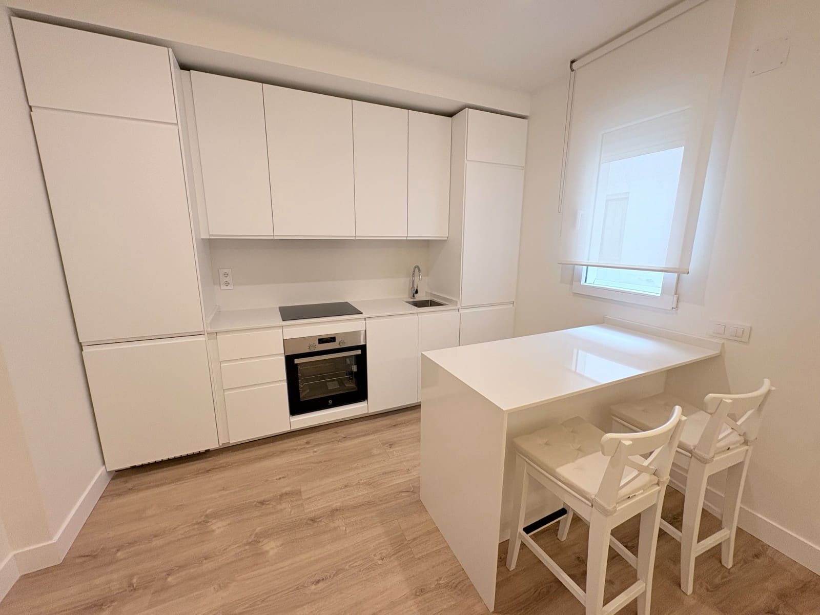 Piso de 2 habitaciones en Madrid ciudad en alquiler - 2.700 € (Ref: 9802920)
