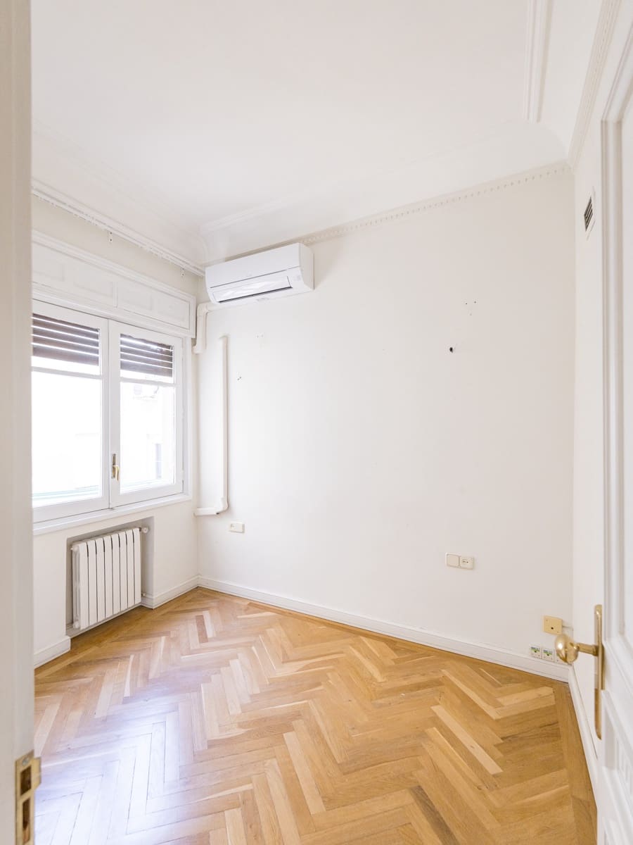 4 bedroom Flat for rent in Madrid city with garage - € 4,300 (Ref: 9803702)