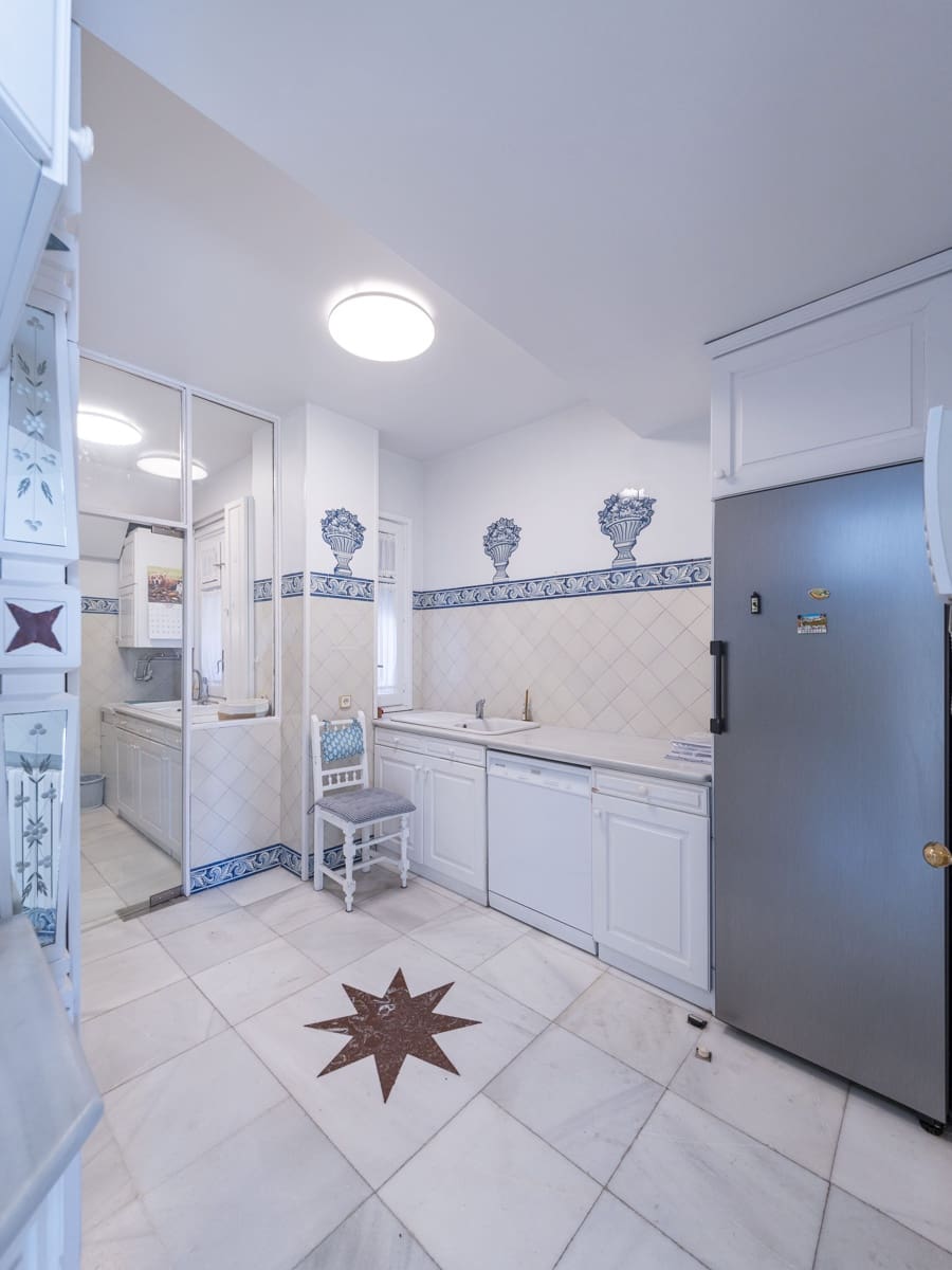 4 bedroom Flat for rent in Madrid city with garage - € 4,300 (Ref: 9803702)