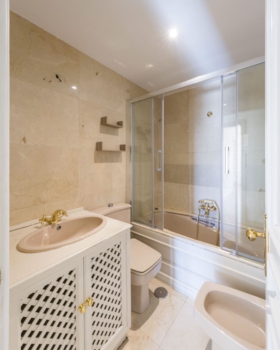 4 bedroom Flat for rent in Madrid city with garage - € 4,300 (Ref: 9803702)