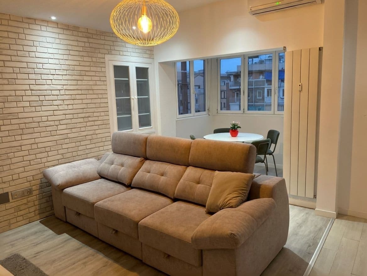 2 bedroom Flat for rent in Madrid city with garage - € 1,800 (Ref: 9829898)