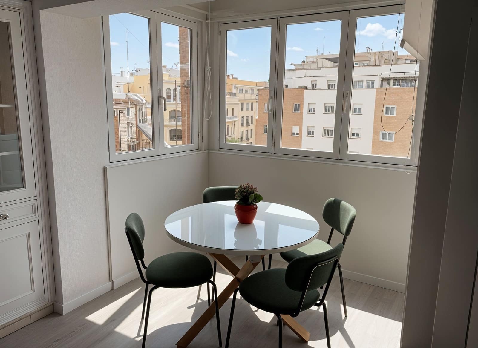2 bedroom Flat for rent in Madrid city with garage - € 1,800 (Ref: 9829898)
